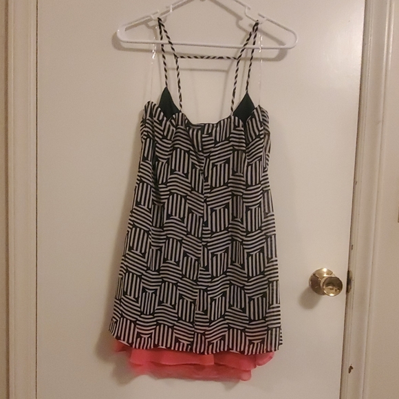 Top - Picture 2 of 2